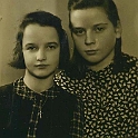 Klara Huppertz verh. Maaßen, geb. 26.1.1931, gest. 2.9.1998 und Johanna Gillessen, verh. Horrichs